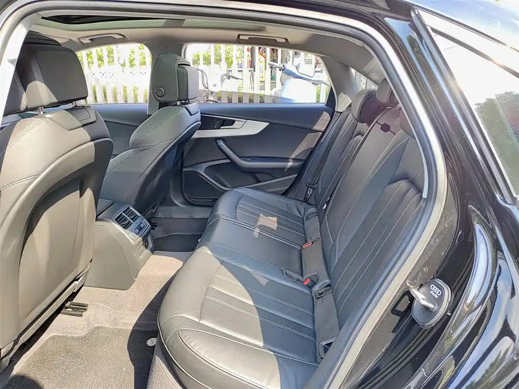 Audi A4L 2022 40 TFSI Fashionable and Dynamic купить на сайте DeffCars
