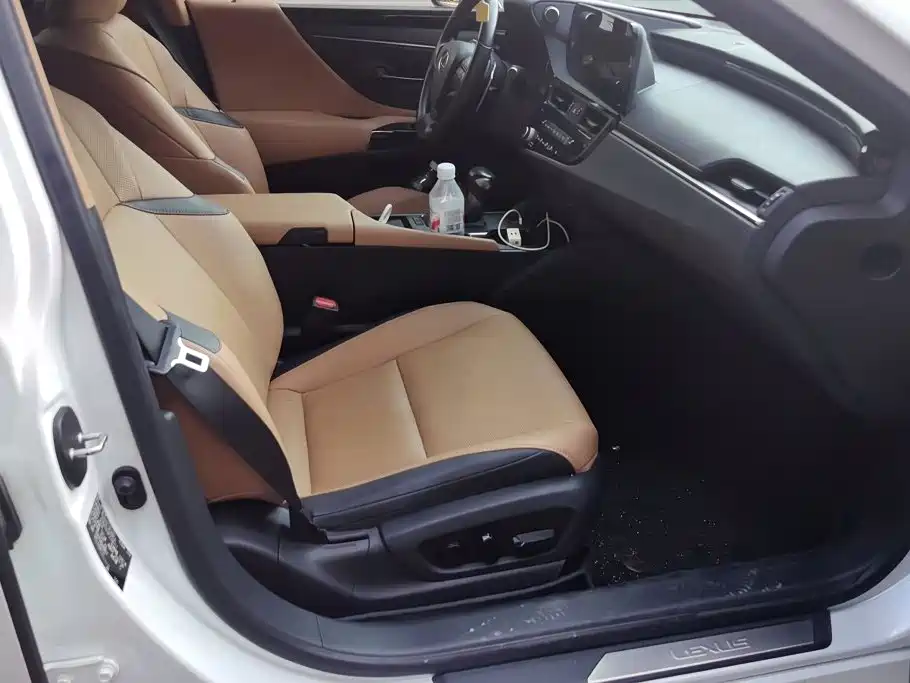 Lexus ES 2022 200 Excellence Edition купить на сайте DeffCars
