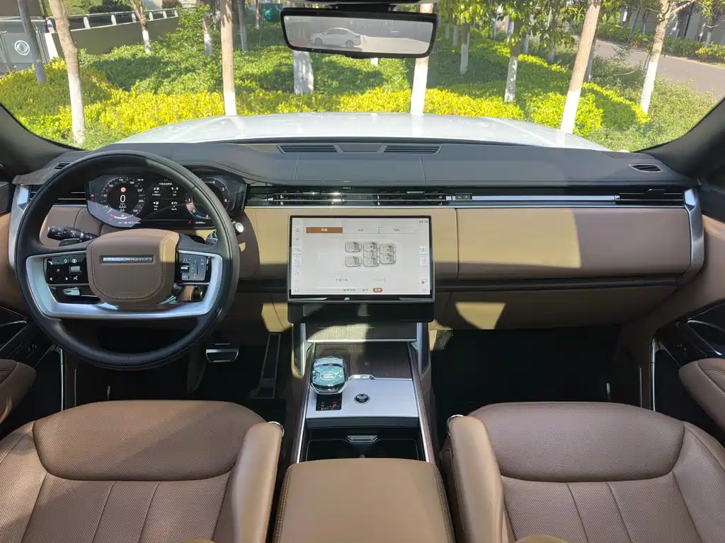 Range Rover 2024 3.0 L6 400PS Extended Edition, seven seats купить на сайте DeffCars