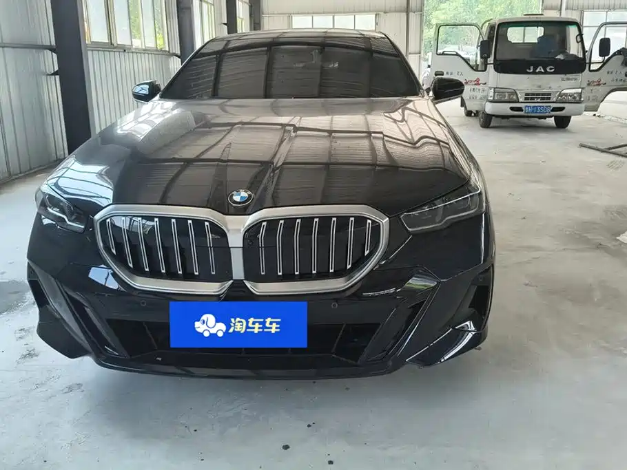 BMW 5 Series 2025 530Li Leading M Sports Package купить на сайте DeffCars