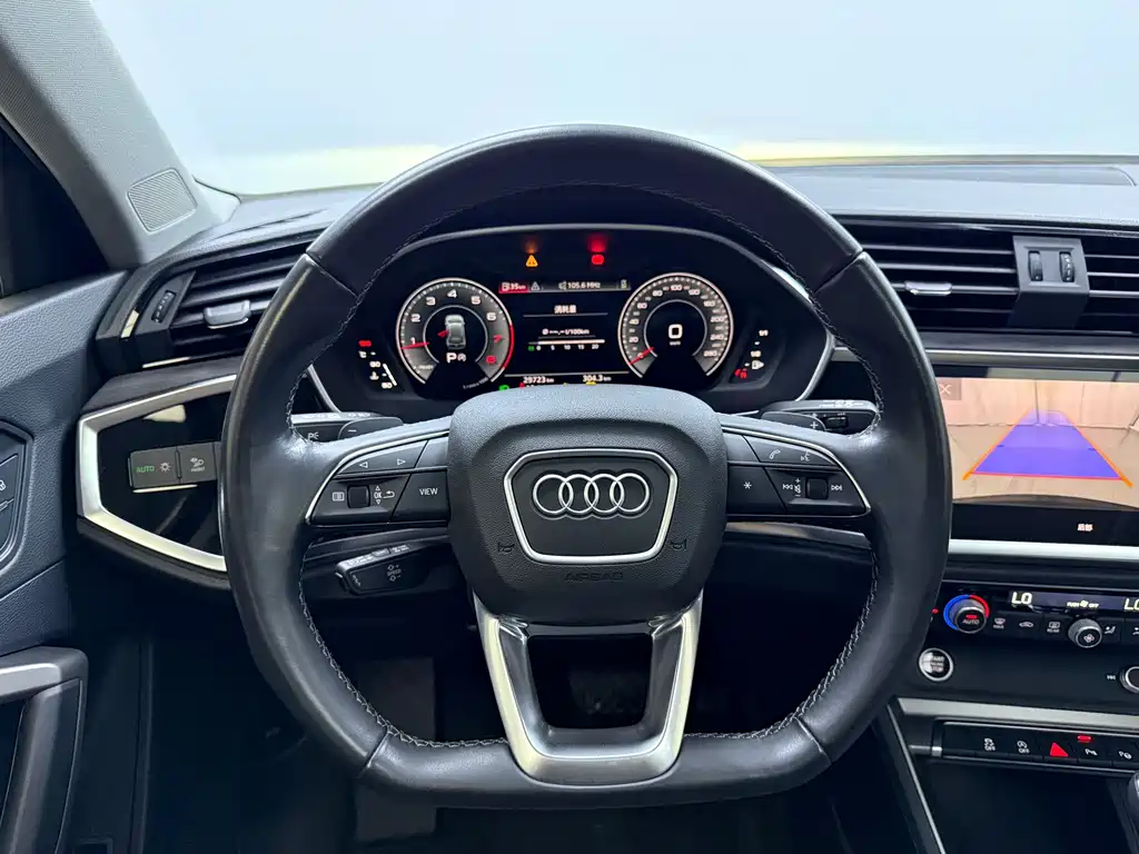 Audi Q3 2023 35 TFSI Fashionable and Dynamic (1.4T) купить на сайте DeffCars