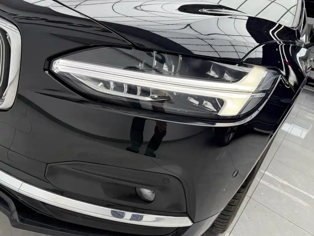 Volvo S90 2023 B5 Zhiya Luxury Edition купить на сайте DeffCars