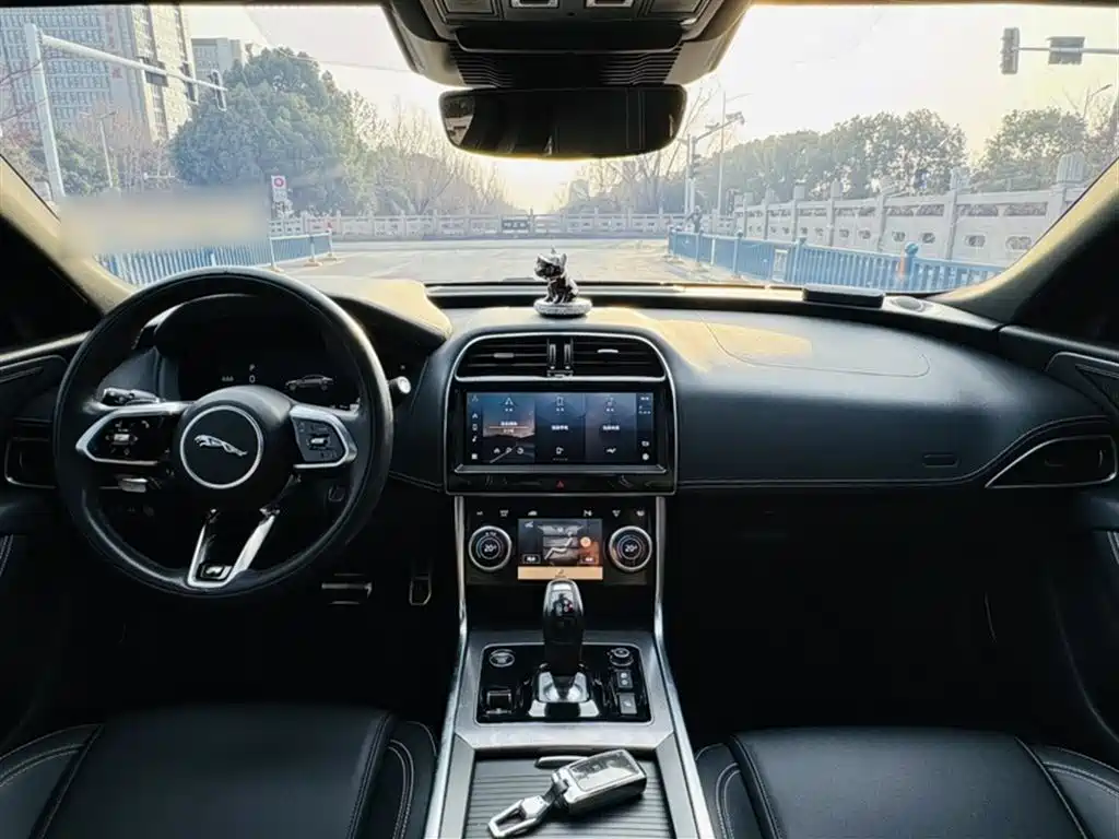 Jaguar XEL 2023 2.0T 250PS R-DYNAMIC S Advanced Sports Edition купить на сайте DeffCars