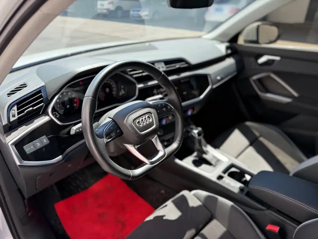 Audi Q3 2023 35 TFSI Fashionable and Dynamic (1.5T) купить на сайте DeffCars