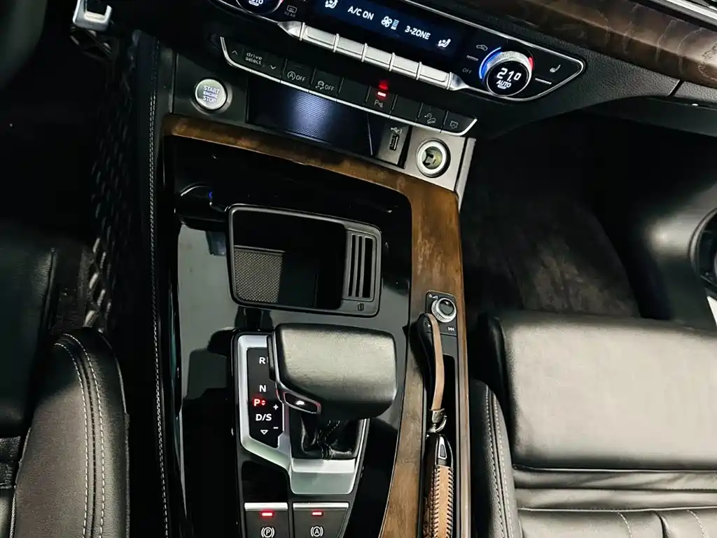 Audi Q5L 2023 40T luxury and dynamic model купить на сайте DeffCars