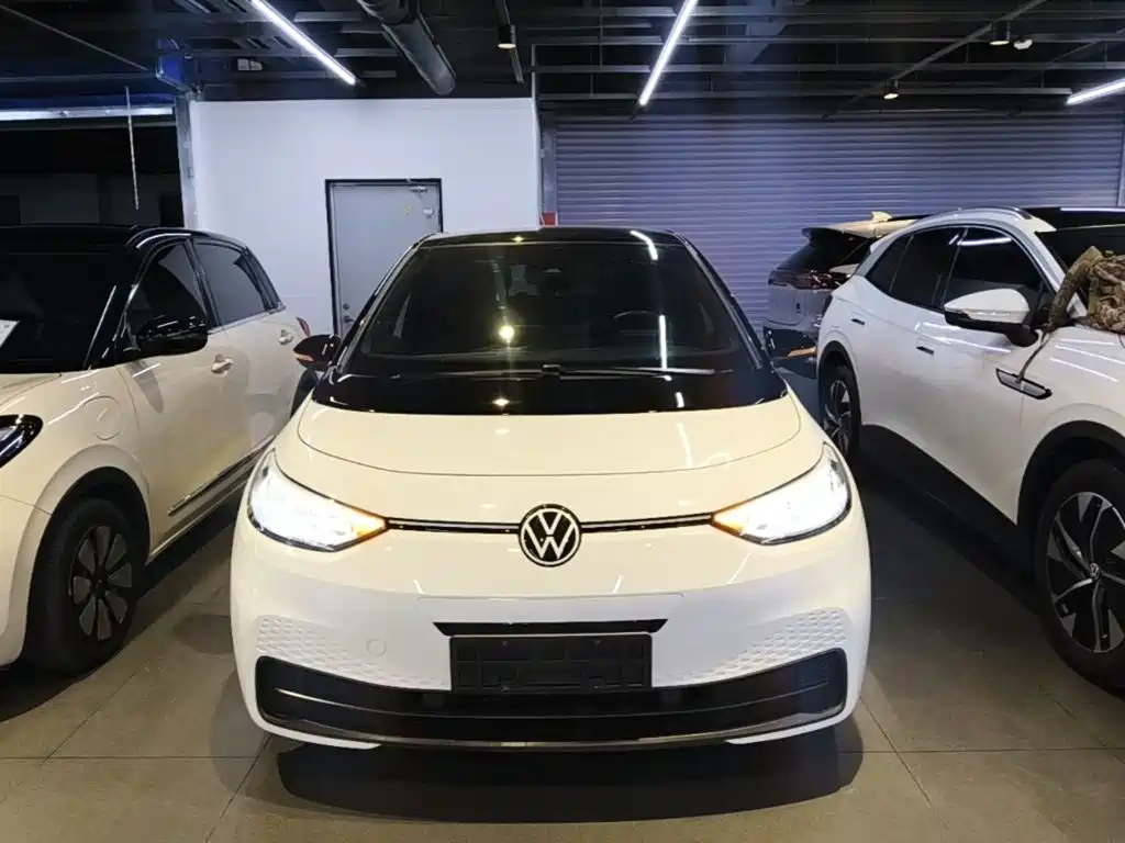 Volkswagen ID.3 2025 smart model and outstanding version купить на сайте DeffCars