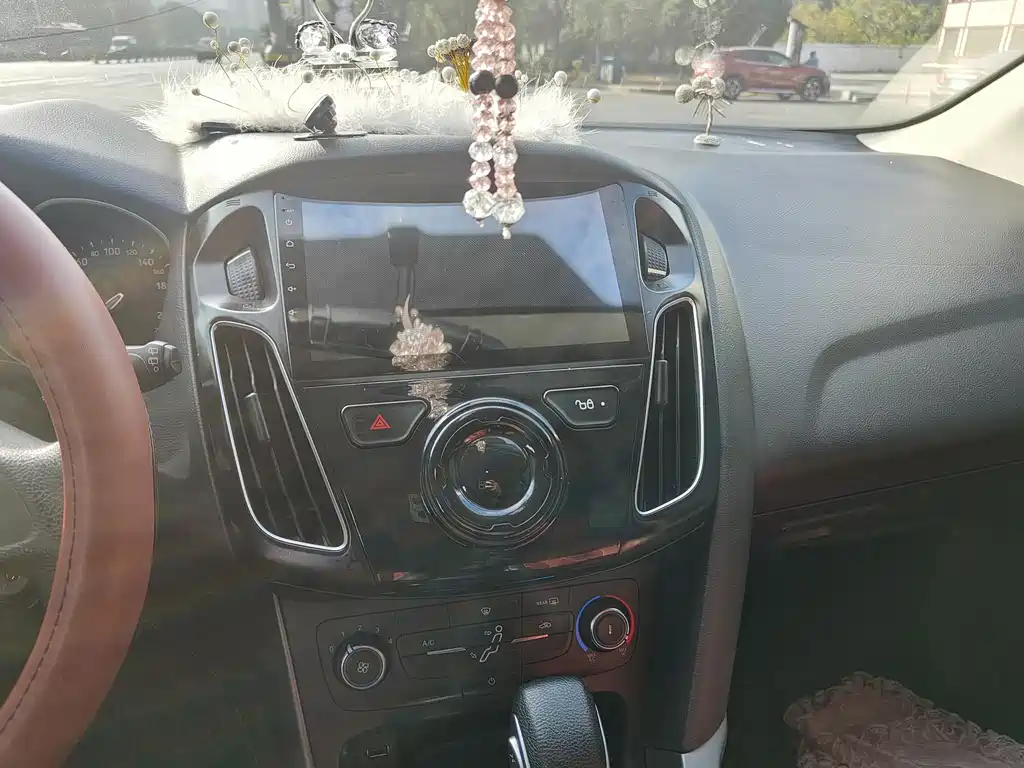 Focus 2015 hatchback 1.6L automatic comfort type купить на сайте DeffCars