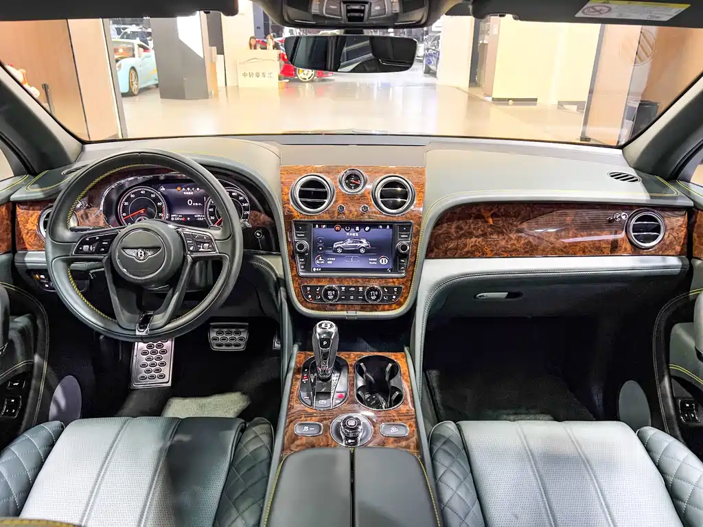 Bentayga 2017 6.0T Standard Edition купить на сайте DeffCars