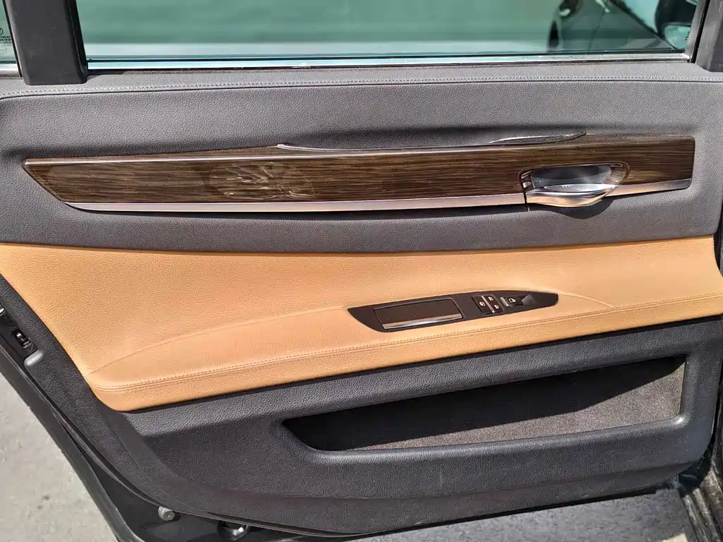 BMW 7 Series 2014 730Li Exclusive Edition купить на сайте DeffCars