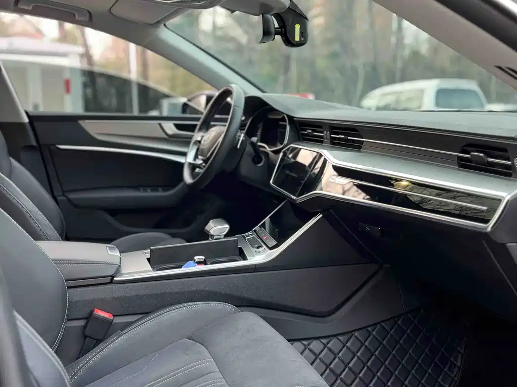 Audi A7L 2024 45TFSI S-line Dream Building Liquid Crystal Package купить на сайте DeffCars