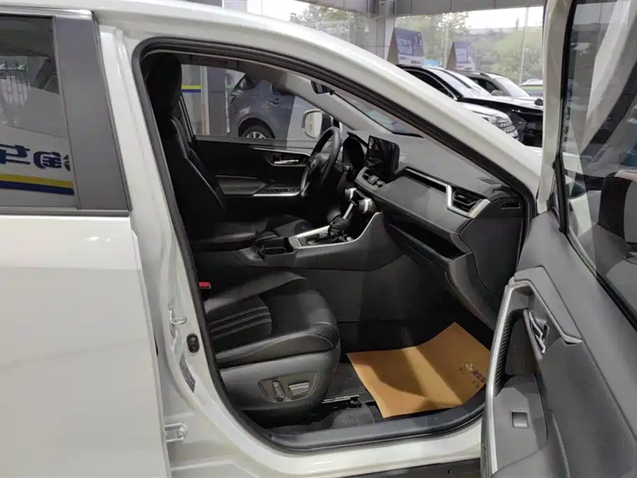 RAV4 Rongfang 2023 2.0L CVT two-wheel drive fashion version купить на сайте DeffCars