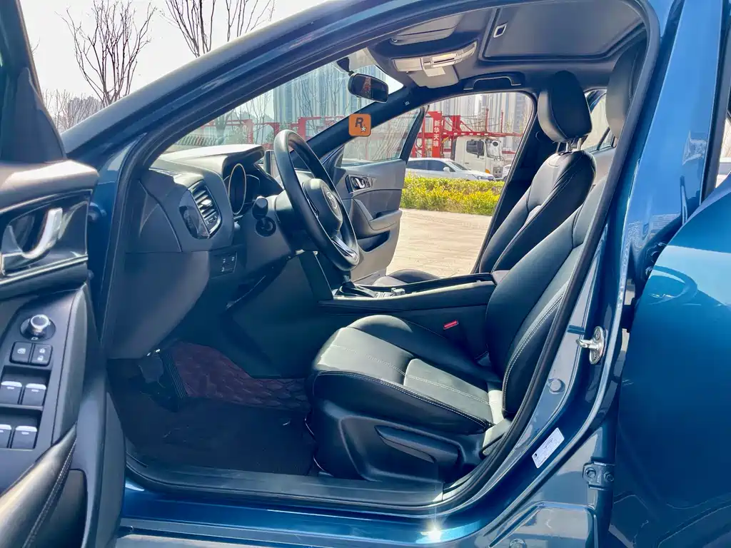 Mazda CX-4 2020 2.0L automatic two-wheel drive Blue Sky Vibrant Edition купить на сайте DeffCars