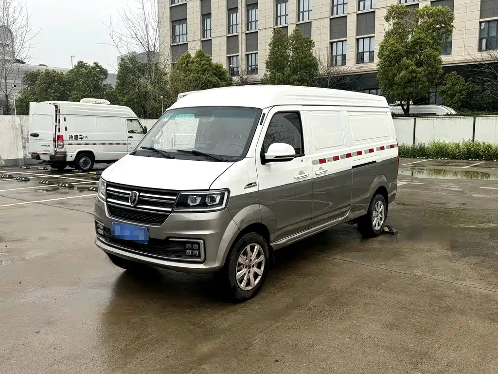 New Hiace S 2023 1.6L Fortune Edition Van 2/5 Seats Air Conditioned Edition SWD16M купить на сайте DeffCars