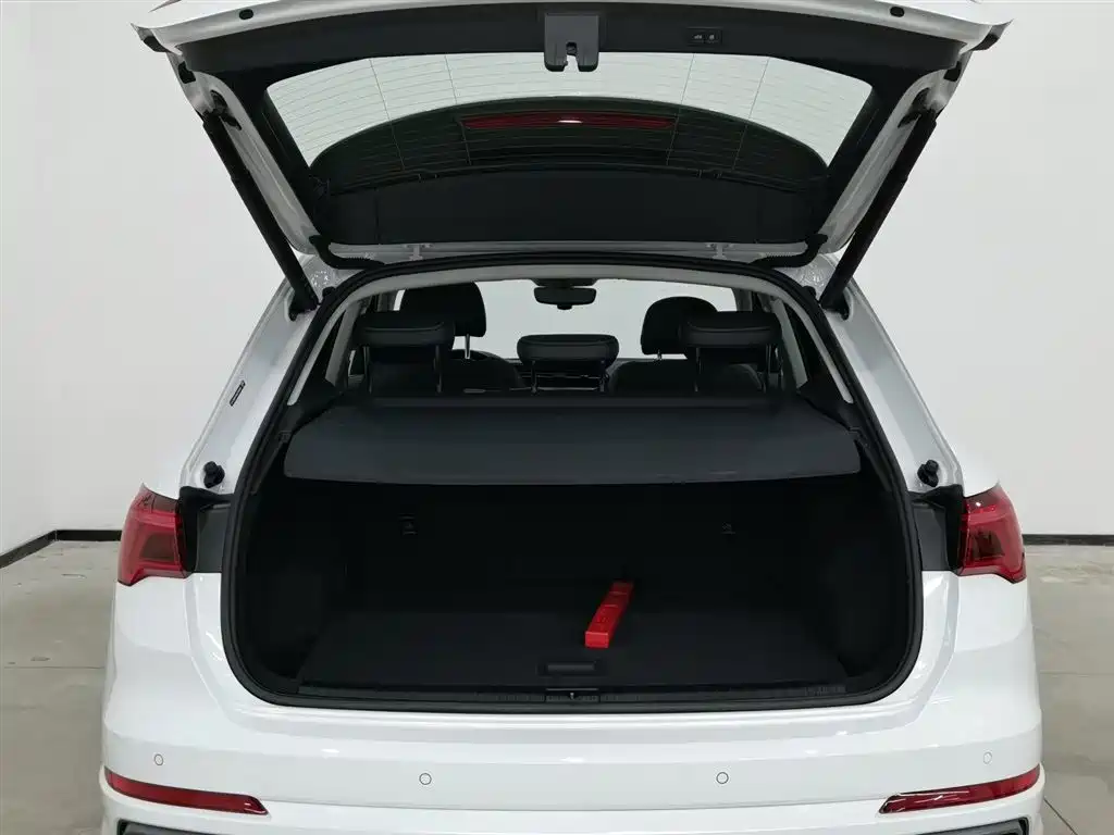 Audi Q3 2022 35 TFSI Fashionable and Dynamic купить на сайте DeffCars