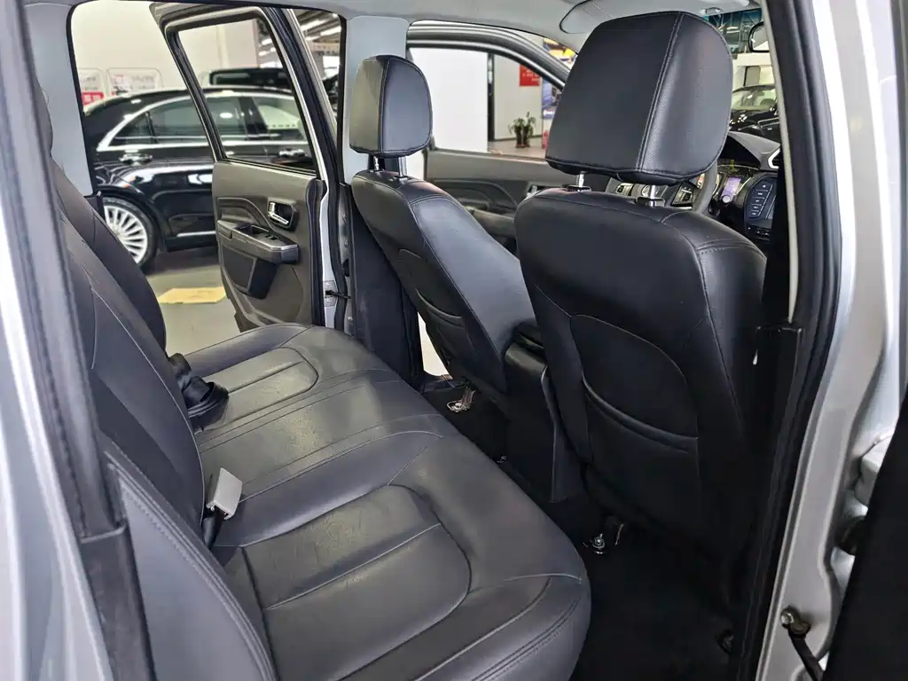 Fengjun 5 2017 2.4L European version gasoline four-wheel drive elite large double row 4G69S4N купить на сайте DeffCars