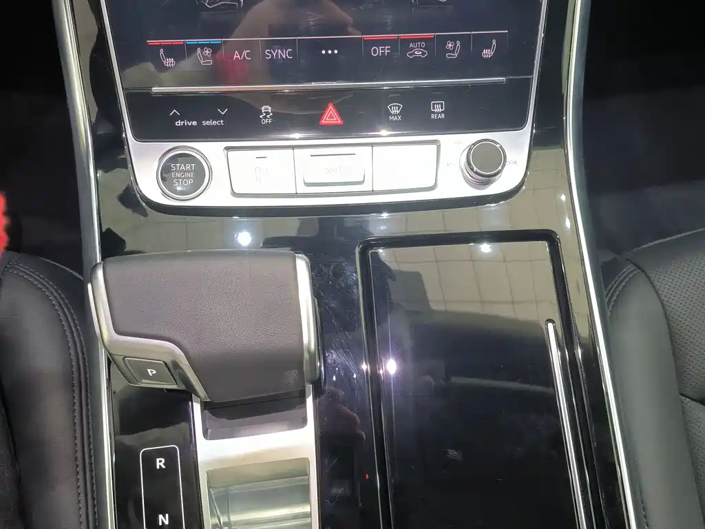 Audi Q7 2023 45 TFSI quattro S line sports купить на сайте DeffCars