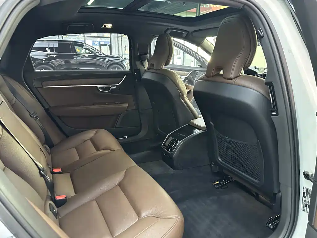 Volvo S90 2021 B5 Zhiyuan Luxury Edition купить на сайте DeffCars