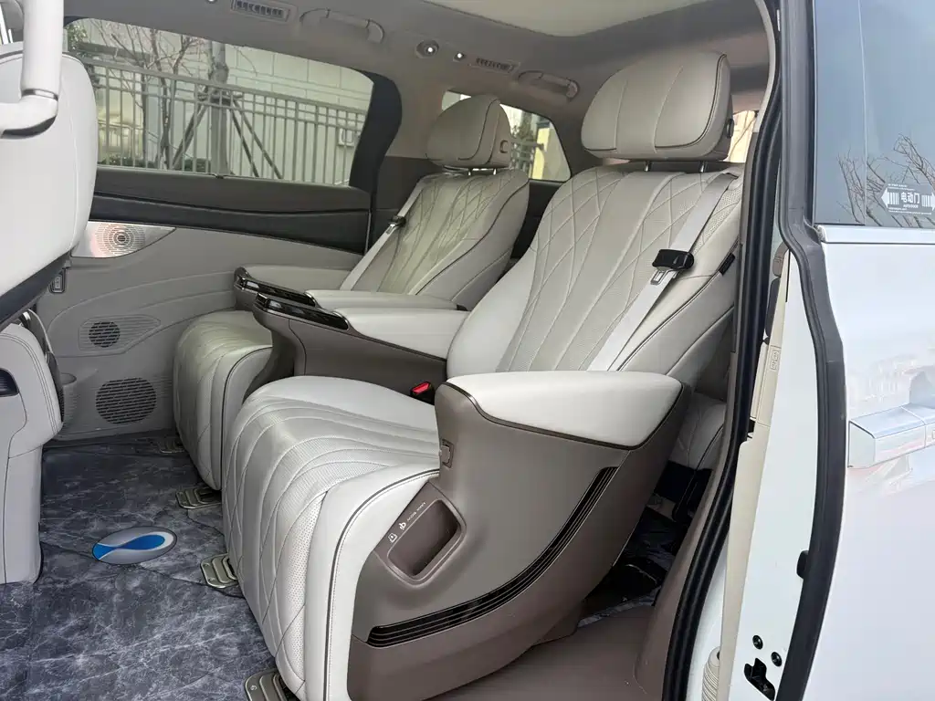 Denza D9 2022 DM-i 945 luxury model купить на сайте DeffCars