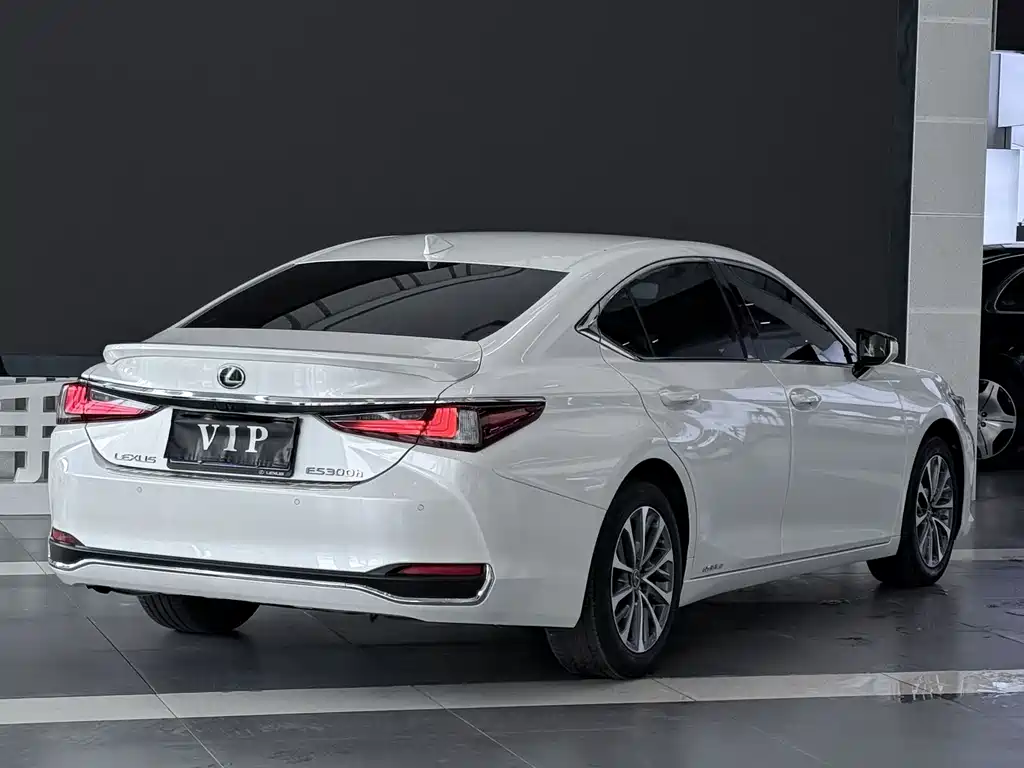 Lexus ES 2022 300h Excellence Edition купить на сайте DeffCars