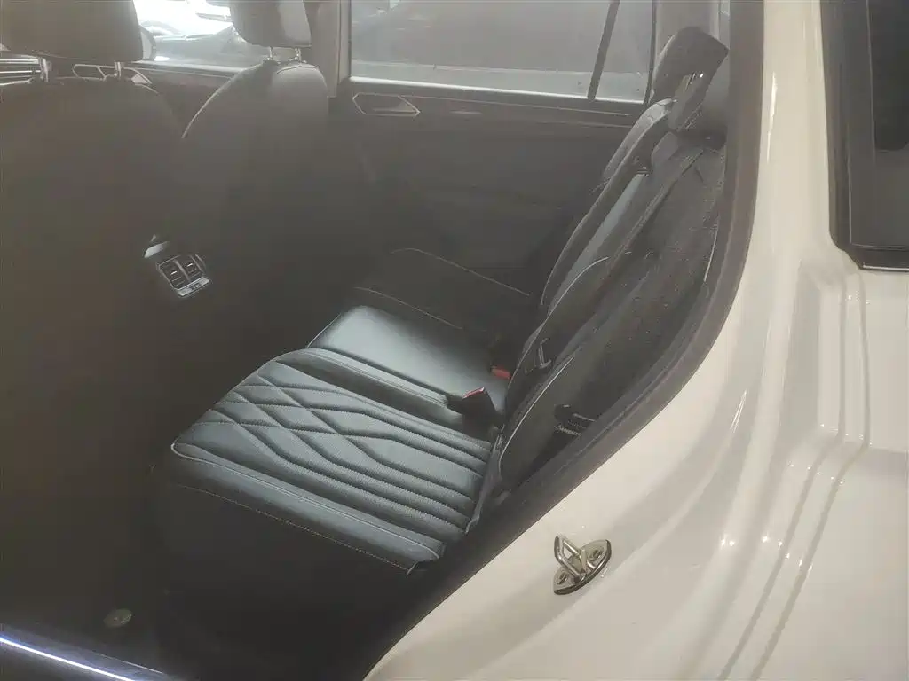 Tiguan L 2022 330TSI automatic two-wheel drive R-Line version купить на сайте DeffCars