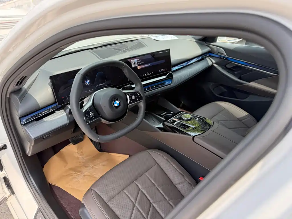 BMW 5 Series 2024 530Li Leading Luxury Package купить на сайте DeffCars