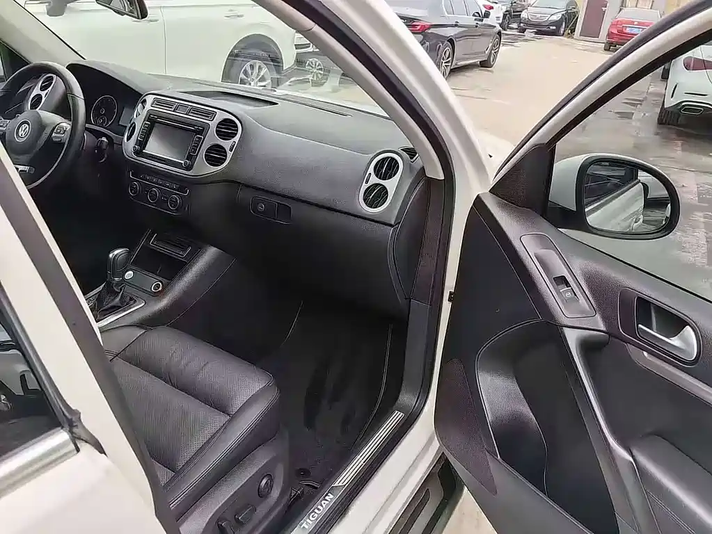 Tiguan 2015 1.8TSI automatic two-wheel drive luxury model купить на сайте DeffCars