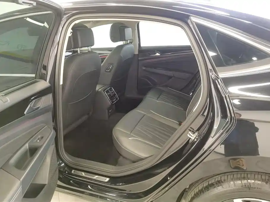 Passat 2022 330TSI Deluxe Edition купить на сайте DeffCars
