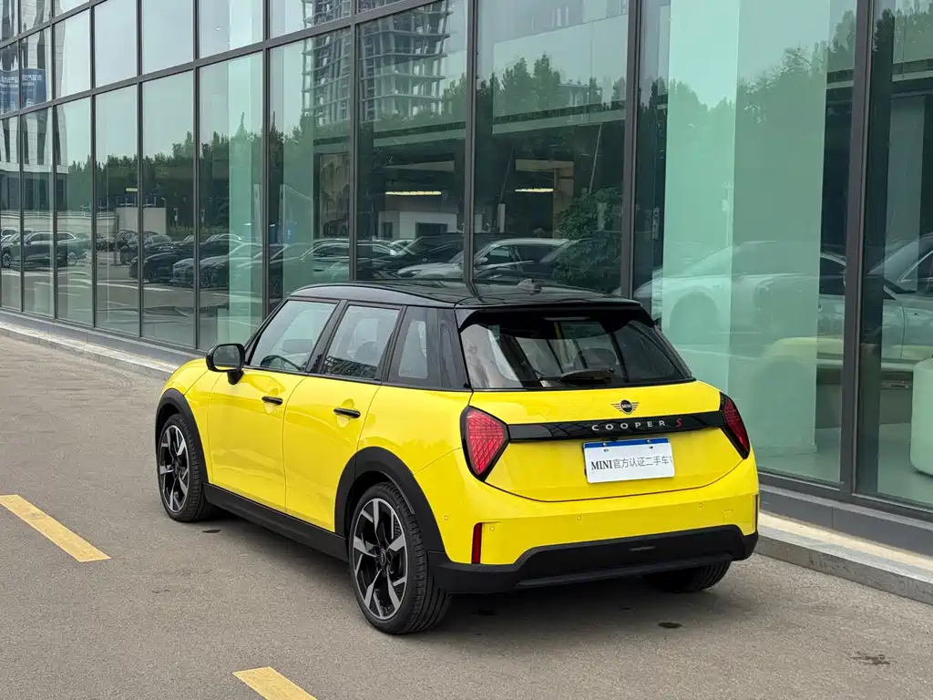 Mini 2025 2.0T Cooper S Artist Five Door Edition купить на сайте DeffCars