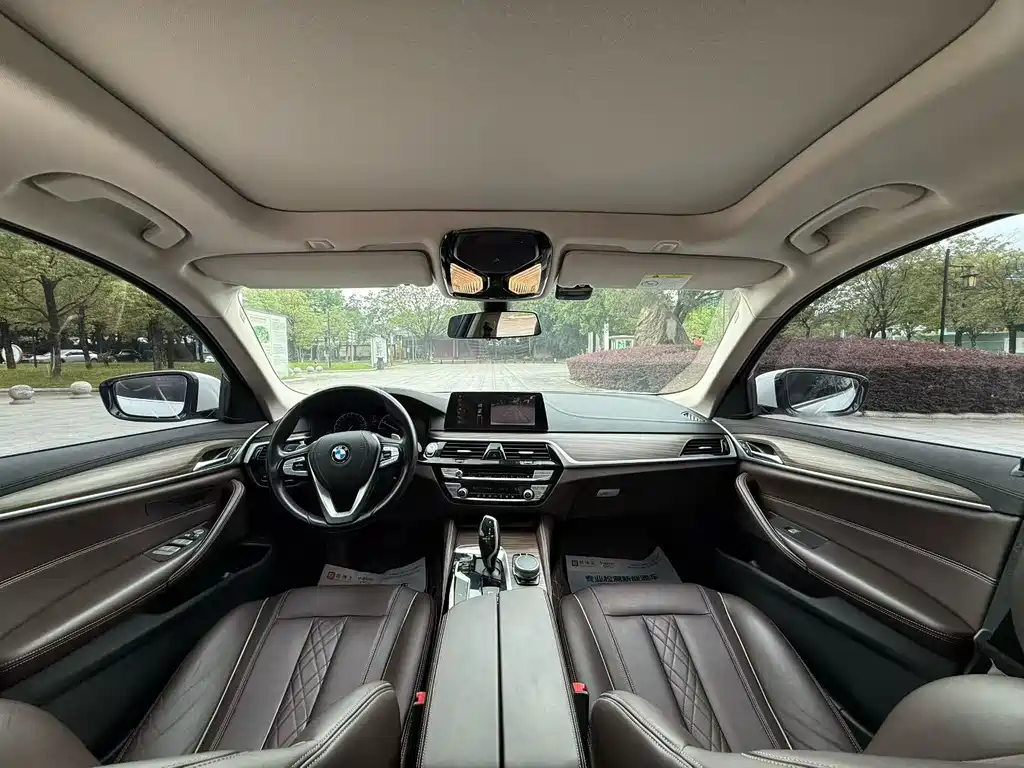 BMW 5 Series 2019 530Li Leading Luxury Package купить на сайте DeffCars