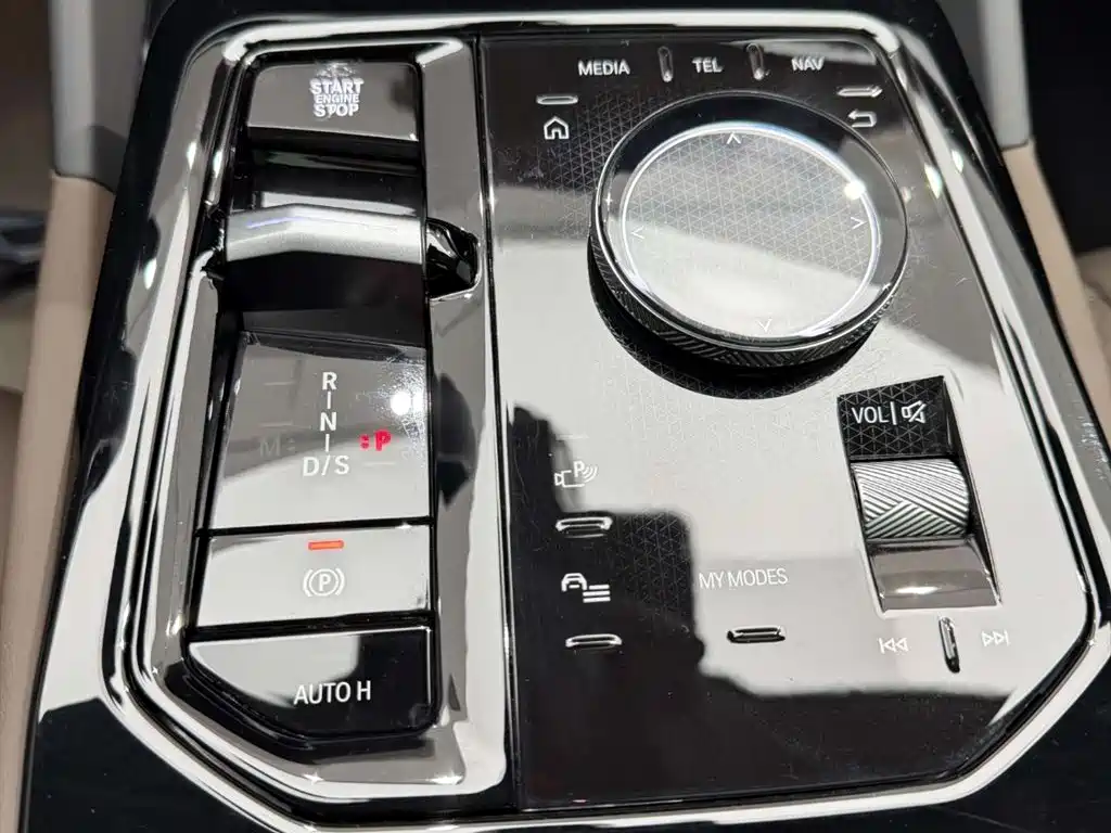 BMW 5 Series 2025 525Li M Sports Package купить на сайте DeffCars