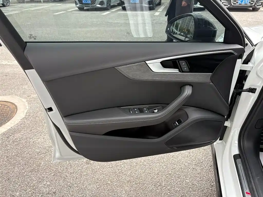 Audi A4L 2023 40 TFSI luxury and dynamic model купить на сайте DeffCars