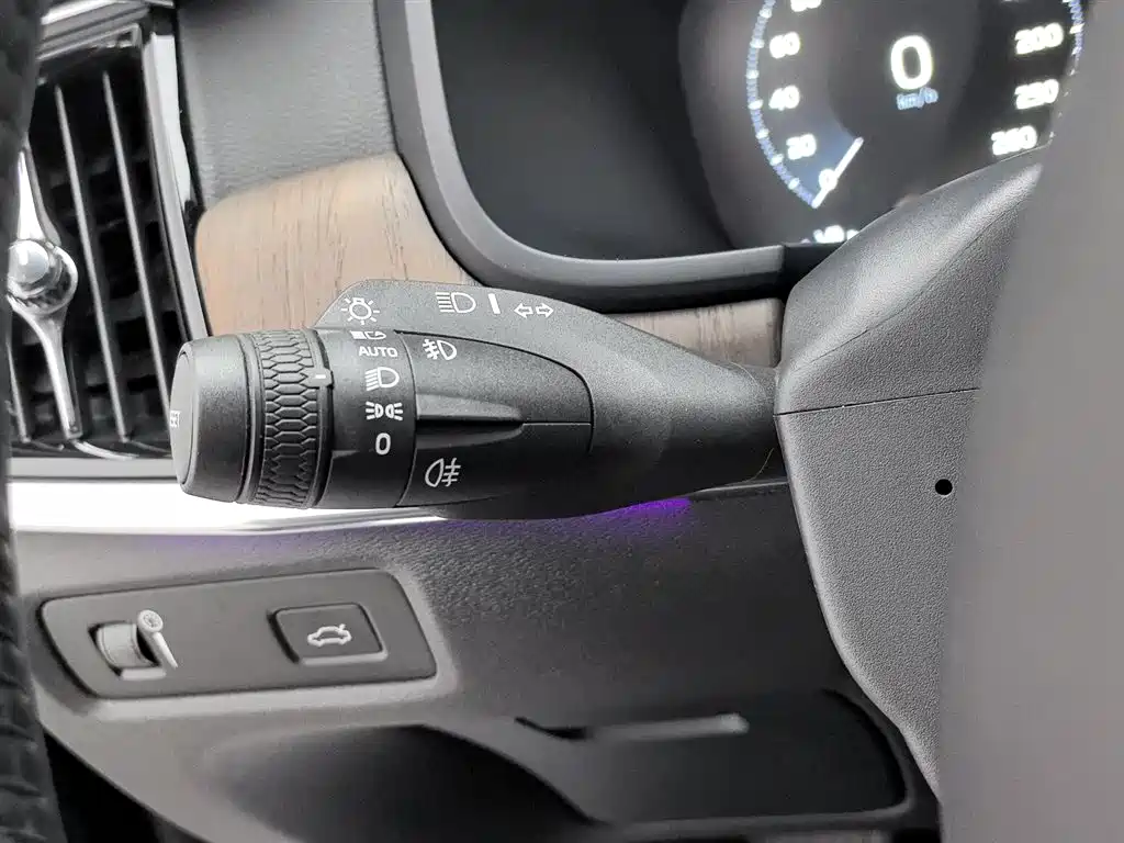 Volvo S90 2021 B5 Zhiyuan Luxury Edition купить на сайте DeffCars