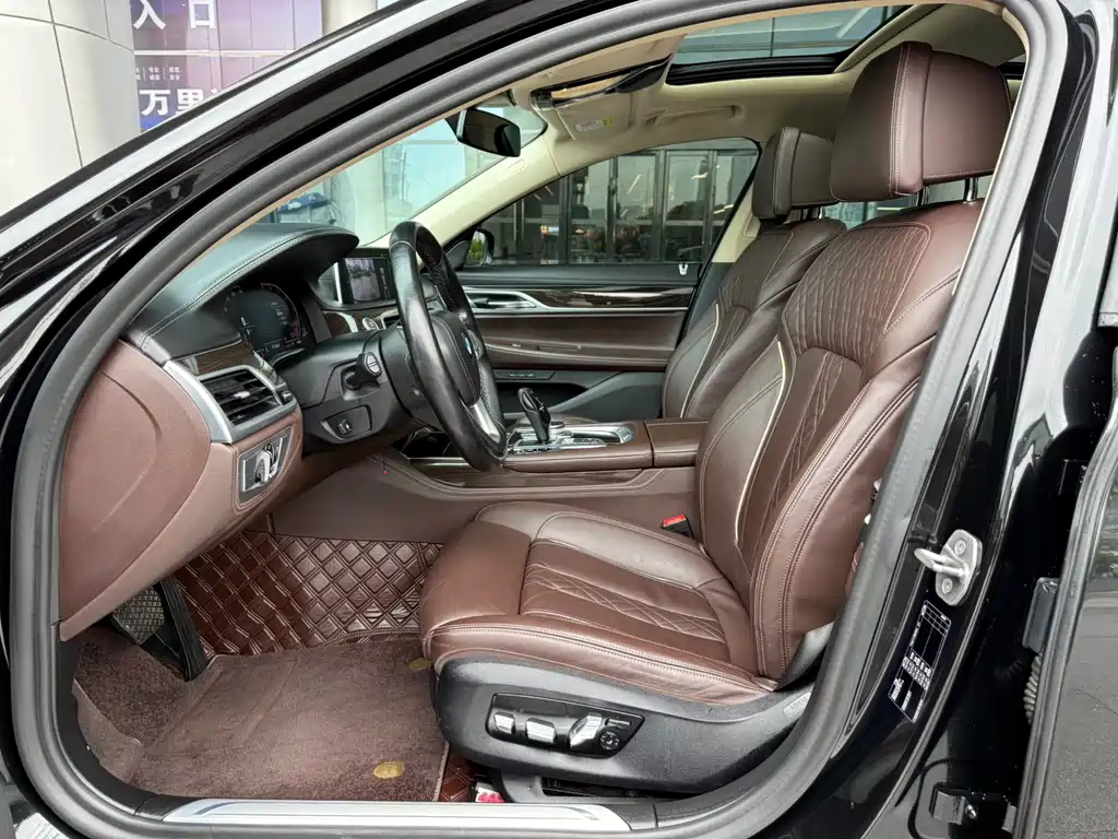 BMW 7 Series 2021 730Li Luxury Package купить на сайте DeffCars