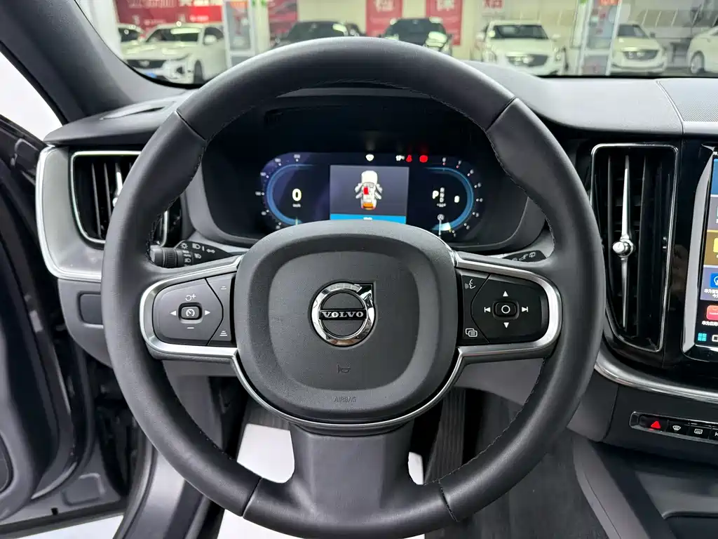 Volvo XC60 2025 B5 four-wheel drive Zhiyi Luxury Edition купить на сайте DeffCars