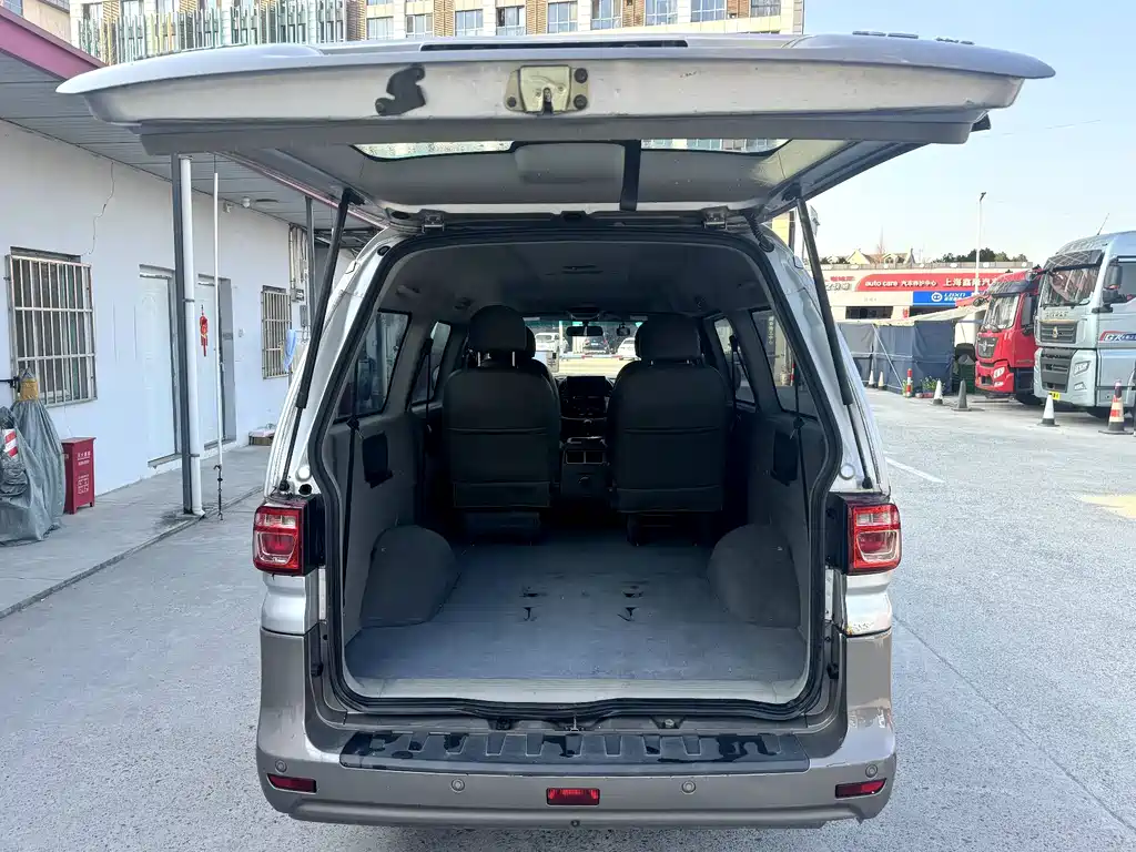 Lingzhi 2018 M3L 1.6L 7-seat comfort model купить на сайте DeffCars