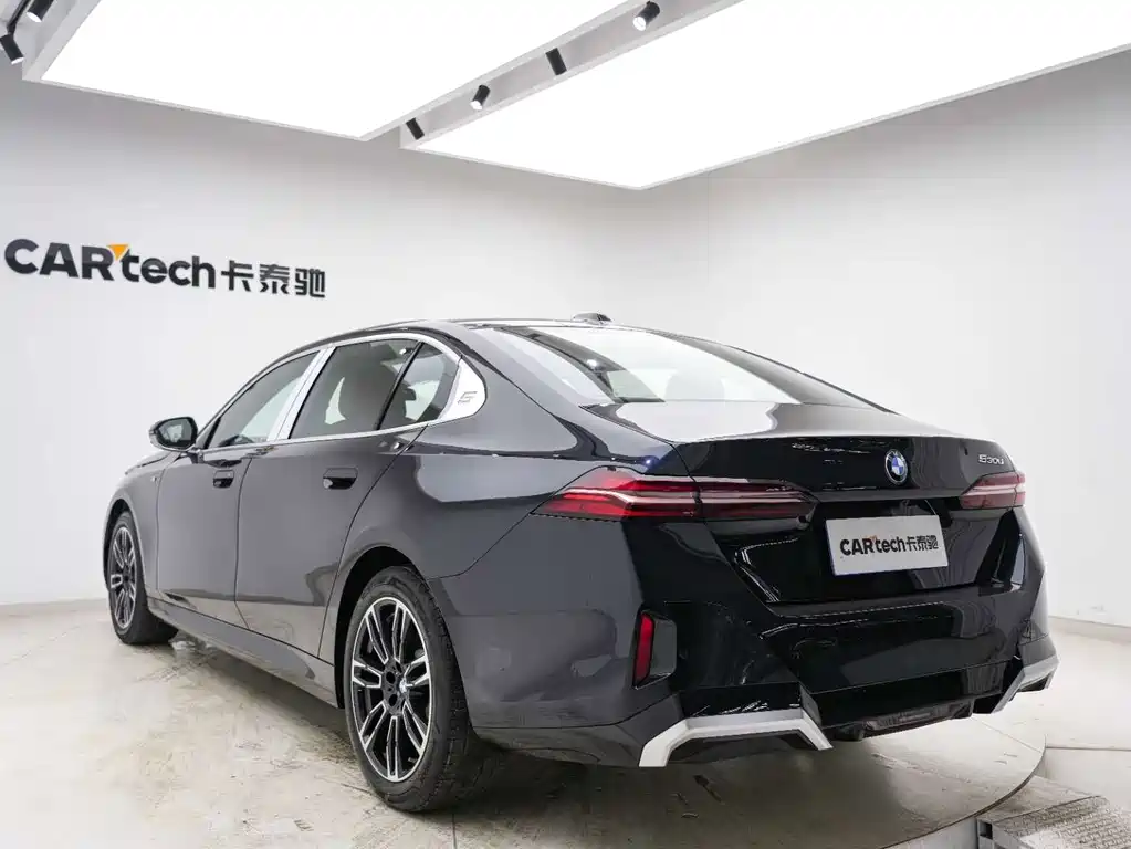 BMW 5 Series 2025 530Li Leading M Sports Package купить на сайте DeffCars