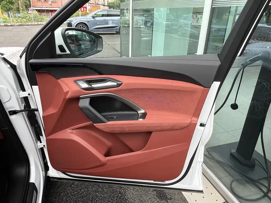 Audi Q5L 2026 2.0T Exclusive Edition for Ten Million Users купить на сайте DeffCars