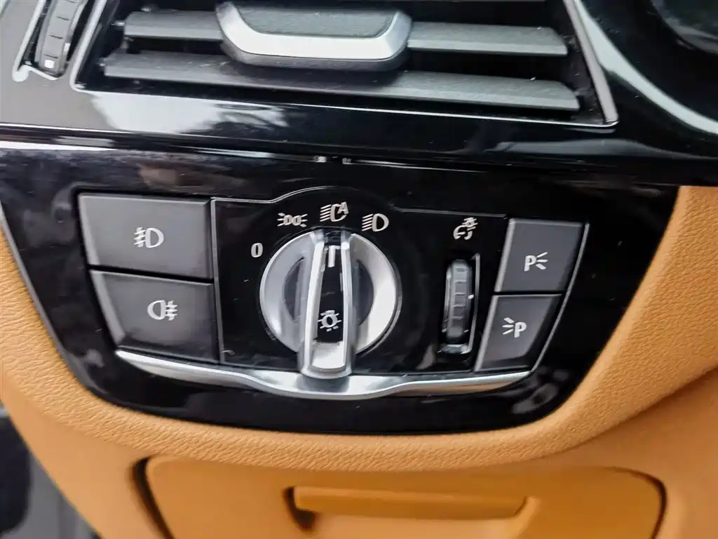 BMW 5 Series 2019 530Li Leading M Sports Package купить на сайте DeffCars