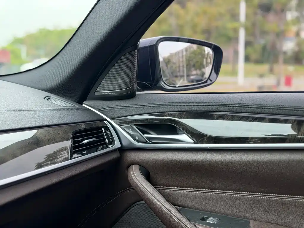 BMW 5 Series 2019 525Li M Sports Package купить на сайте DeffCars
