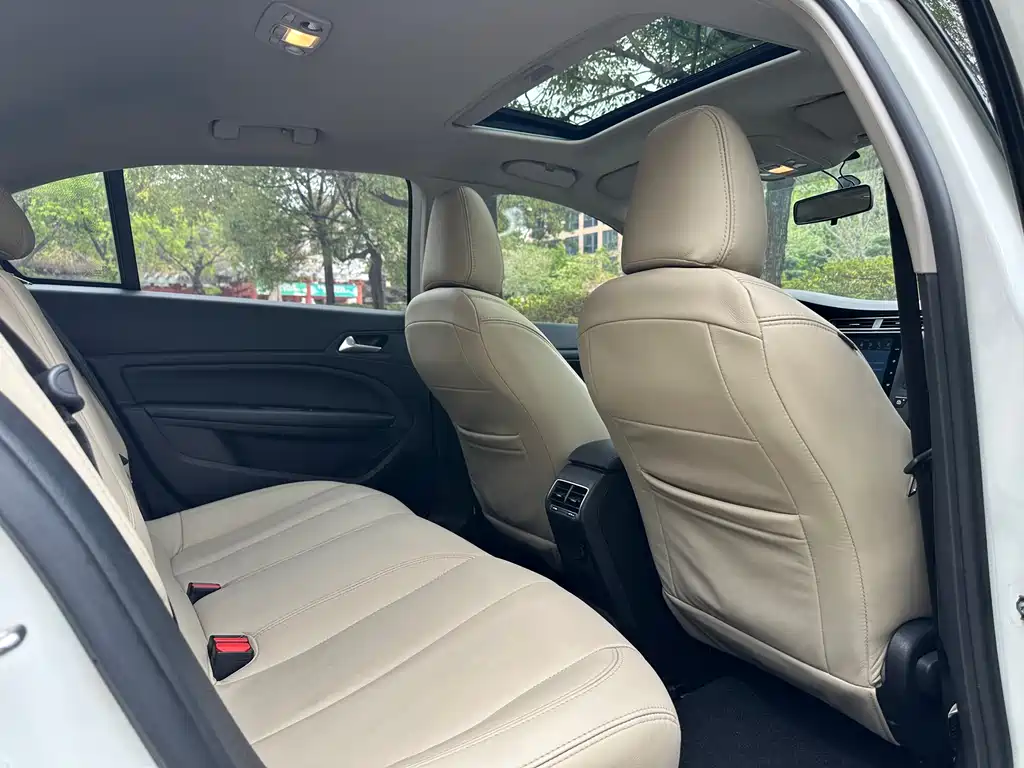 Peugeot 408 2016 1.6T automatic luxury version купить на сайте DeffCars