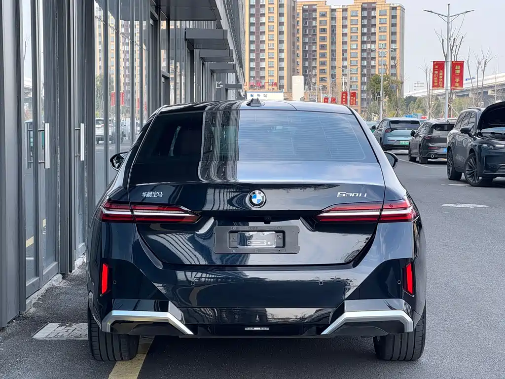 BMW 5 Series 2024 530Li Leading M Sports Package купить на сайте DeffCars