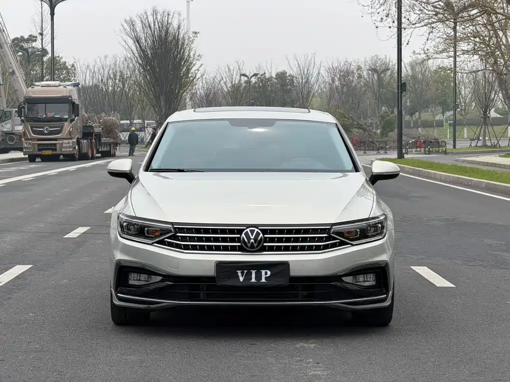 Magotan 2023 2 million commemorative edition 330TSI DSG leading model купить на сайте DeffCars