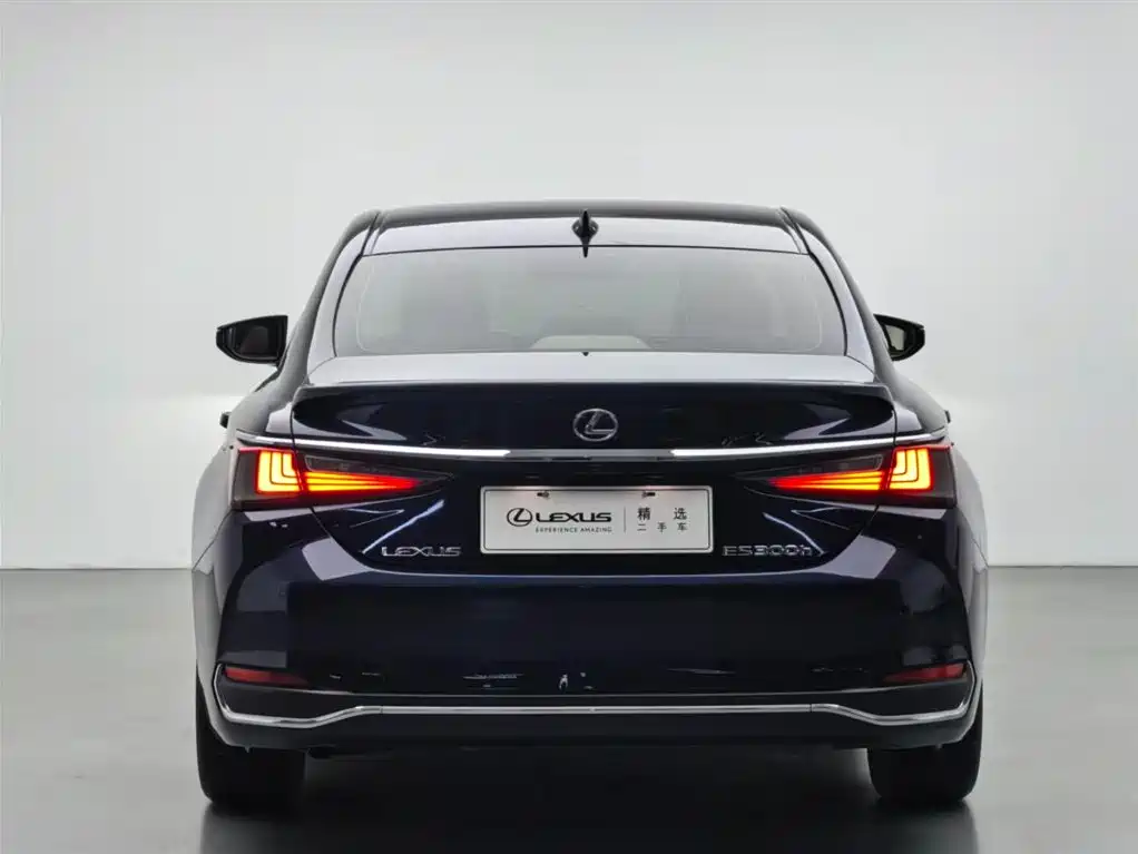 Lexus ES 2018 300h Excellence Edition National V купить на сайте DeffCars