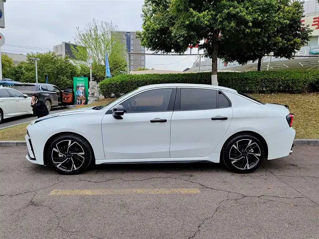 Lynk & Co 03 2025 1.5TD DCT Champion Edition Pro купить на сайте DeffCars