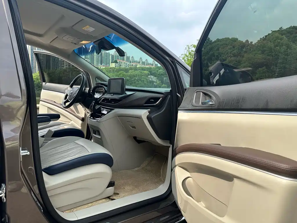 Buick GL8 2023 Land Business Class 652T Smart Luxury купить на сайте DeffCars