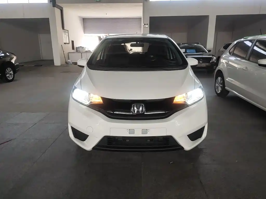 Fit 2016 1.5L LXS CVT comfort sunroof version купить на сайте DeffCars