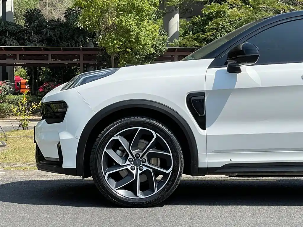 Lynk & Co 05 2020 2.0TD two-wheel drive shines Halo купить на сайте DeffCars