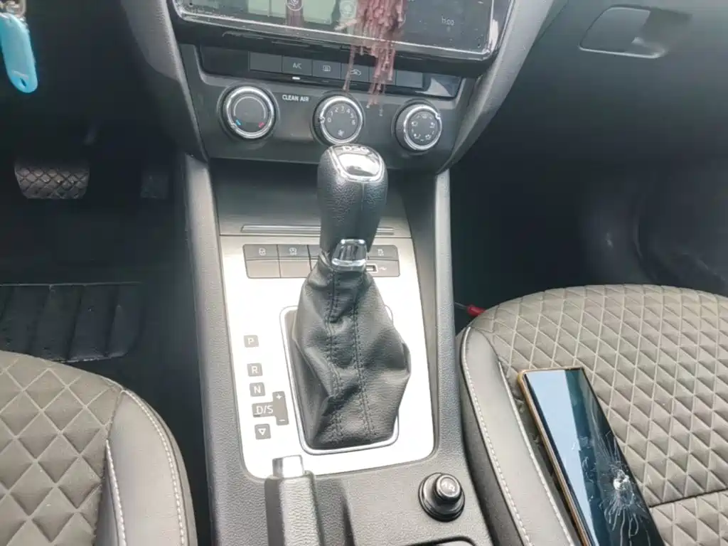 Octavia 2019 TSI230 DSGSenova Zhixing Deluxe Edition China VI купить на сайте DeffCars