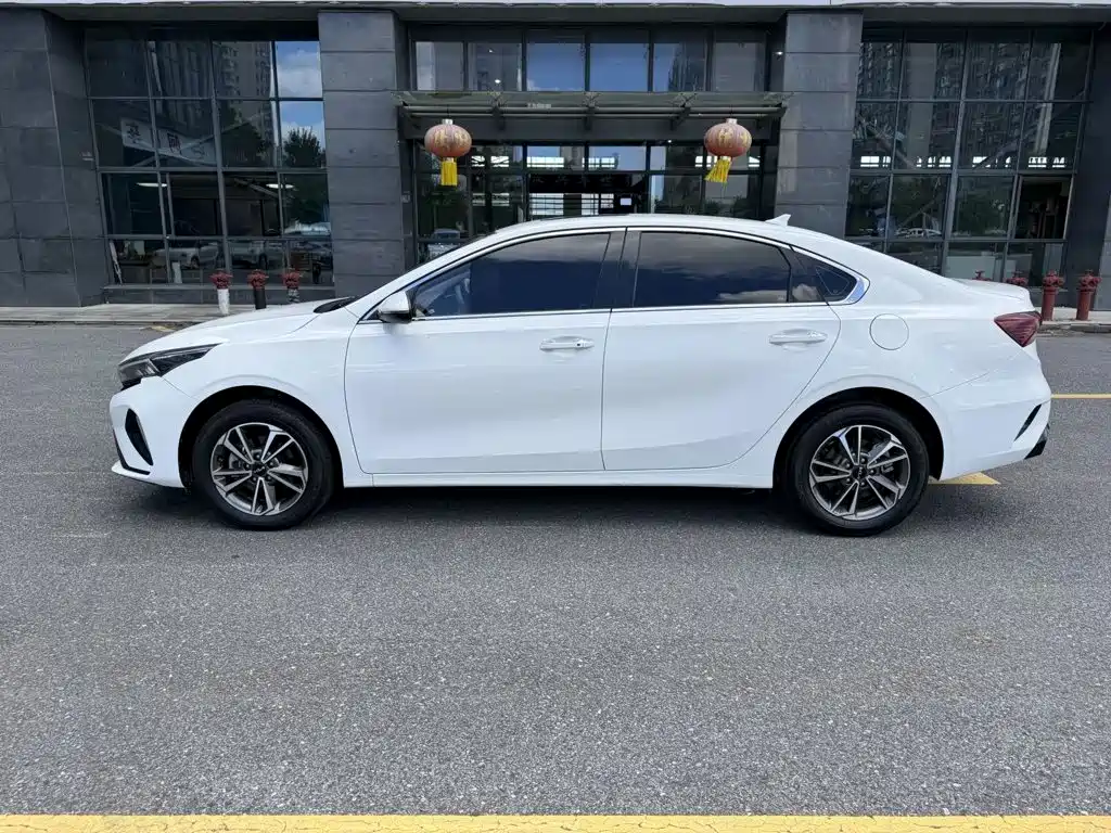 Kia K3 2023 1.5L CVT Deluxe Edition купить на сайте DeffCars