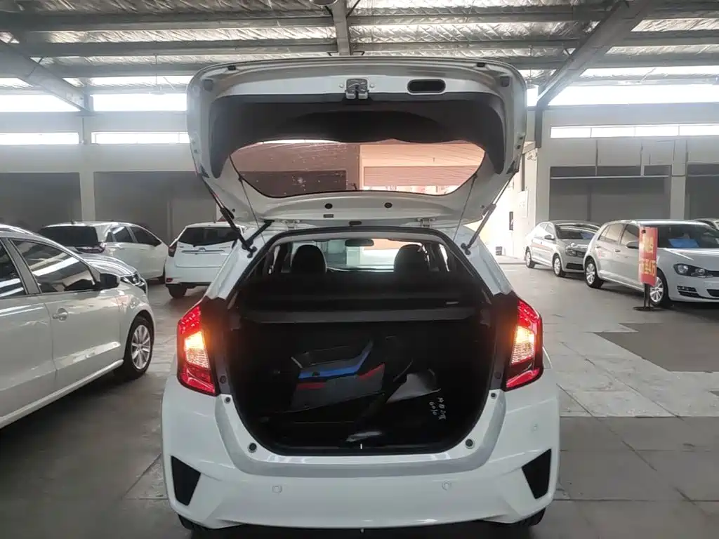 Fit 2016 1.5L LXS CVT comfort sunroof version купить на сайте DeffCars